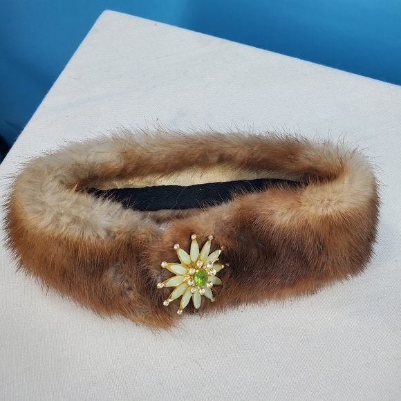 Vintage Accessories - VINTAGE fox fur collar with brooch
